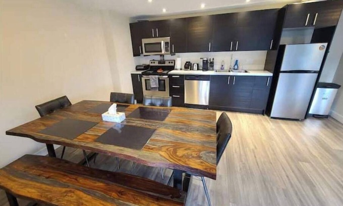 Vernon Apartment | Cozy Lake View Suite with Kitchen - Pet Friendly Getaway