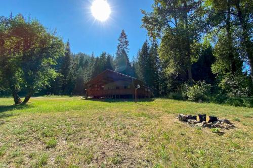 St. Maries House | Secluded 2-Acre Retreat with Mountain Views, Pet Friendly