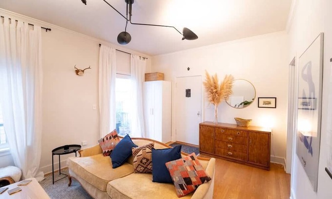Atlantic House | Cozy 2 Bedroom Bungalow with Wi-Fi and Full Kitchen
