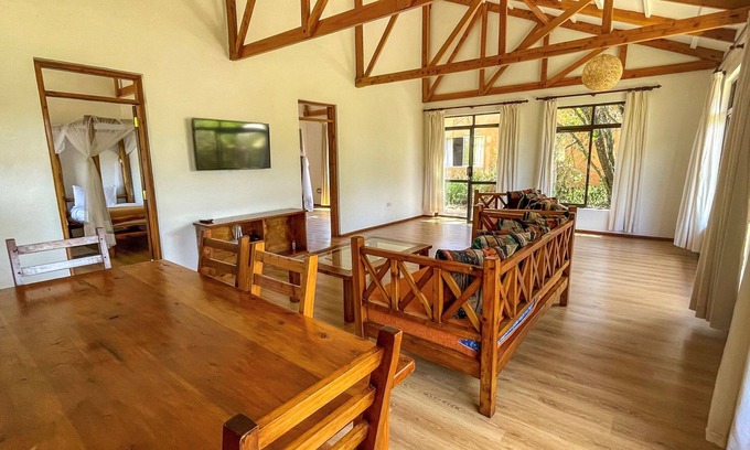 Baruti West House | Relaxing 2-Bedroom Retreat with Pool and Breakfast Options