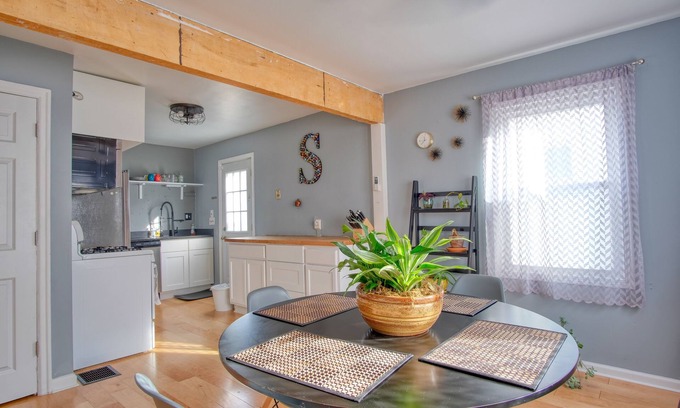 Indianapolis House | Cozy 2 Bedroom Retreat Steps from Christian Park!