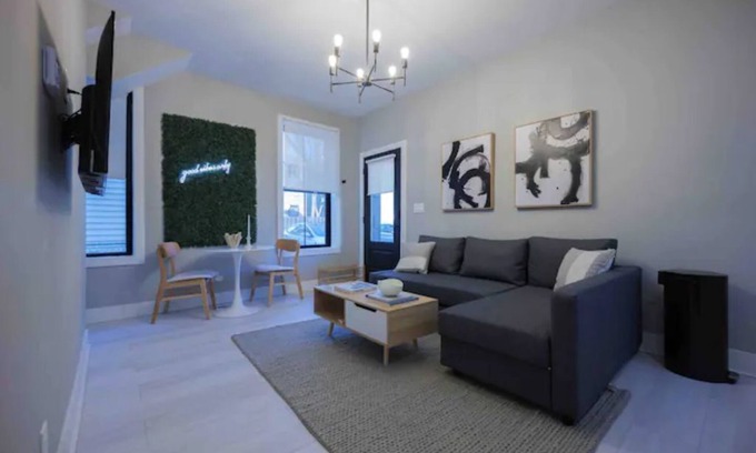 Tremont Apartment | Elegant 2-Level Apartment with Hot Tub in Tremont
