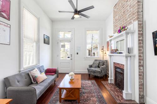 Freret Apartment | Family-Friendly 2BR Condo in Uptown with Great Reviews
