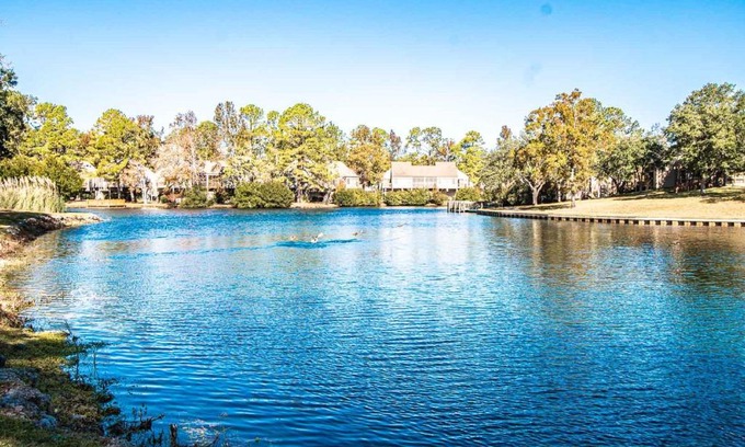 New Bern Resort | Cozy 2BR Condos with Private Pool in New Bern