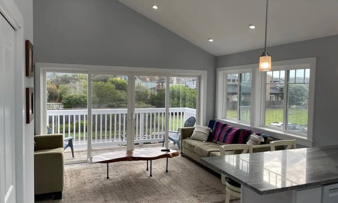 Half Moon Bay Cottage | Inviting 2nd Floor Guesthouse Steps from the Beach