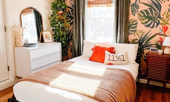 Long Beach Apartment | Cozy Pura Vida Long Beach Apartment Steps from the Ocean