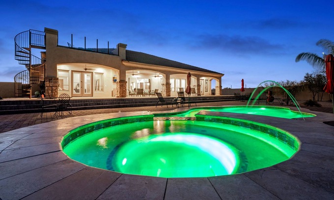 Desert View House | Exclusive Desert Oasis with Private Pool, Rated 9.8/10