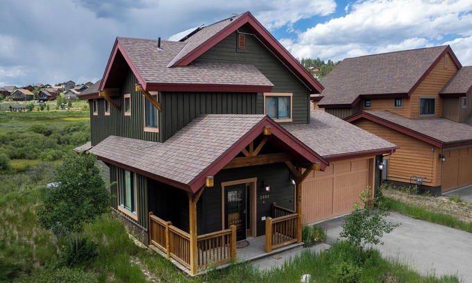Tabernash House | Pet Friendly 3-Bedroom Home with Mountain Views