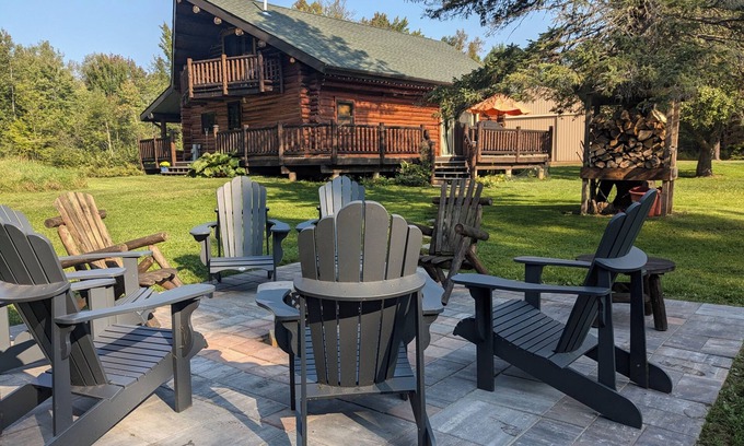 Dunbar Cabin | Exceptional 3 BR Log Cabin on Scenic 34 Acres, Child Friendly