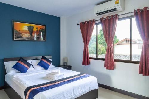 Wua Lai Apartment | Budget-Friendly 3 BR Townhome Near Old City, Pet Friendly