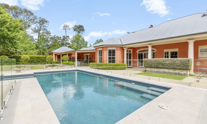 Arcadia Bed & Breakfast | Enchanted 3 Room Queen Suite with Pool in Arcadia Estate