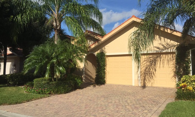Central Naples House | Top-Rated 3BR Villa with Pool in Beachside Resort Community