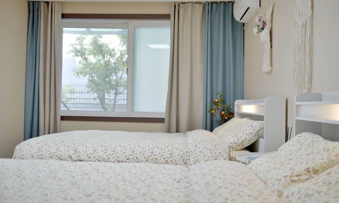 Yeonnam-dong House | Cozy 3-Room Retreat with Spa, Kitchen & Netflix Access