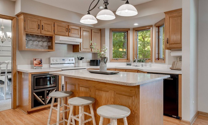 Blaine House | Relaxing 4 BR Retreat with Wooded Backyard & Hot Tub