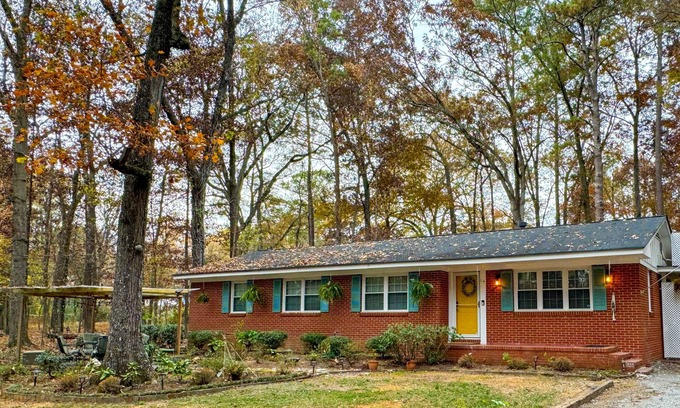 Mount Berry House | Premier 4BR Oasis with Pool & Tennis Center Access