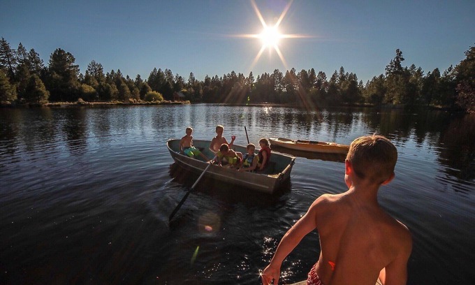 Deschutes River Woods House | Tranquil Escape: Private 5-Acre Pond & Pool for Reunions