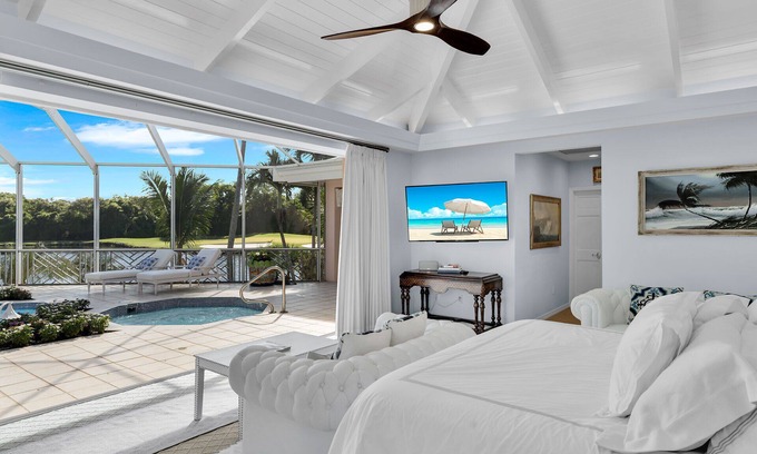 Key Largo House | Private 5 BR Ocean Reef Estate overlooking pond and The Hammock Golf Course.