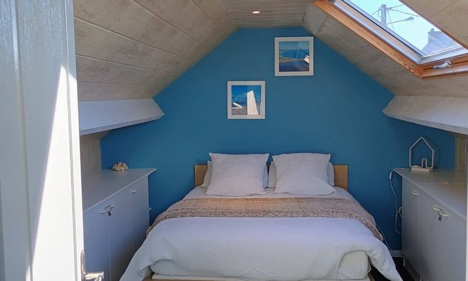 Gavres Apartment | Private accommodation 50 m from the beach