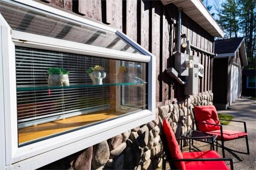 Idlewild House | Private Adult Themed Cabin with Eco-Friendly Hot Tub