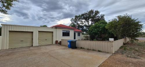Nulsen House | Private Affordable Bedroom in Esperance