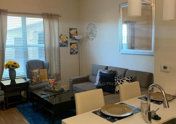 Parkway Central Apartment | Private 1-Bedroom Apartment with Pool in Central Location