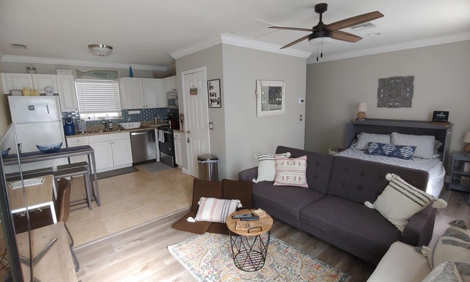 Stuart Apartment | Cozy Downtown Stuart Oasis with Pool and Ocean Views