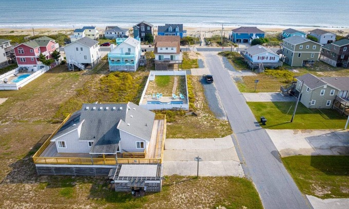 Sea Scape House | Beachside Retreat on Quiet Street with Ocean Views