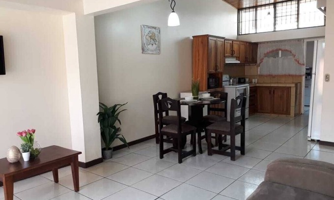 Alajuela Apartment | Cozy 2-Bedroom Apartment Near SJO Airport - Guest Rated 10/10