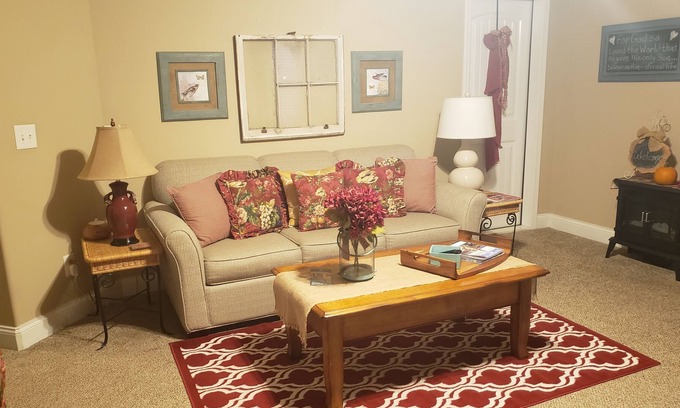 Simpsonville Apartment | Prime Apartment in Central Location with Family Amenities