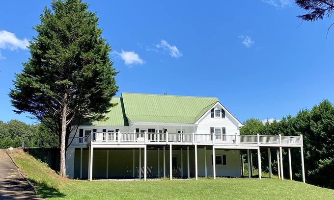 Dahlonega House | Cozy Bungalow Steps from Historic Downtown Dahlonega