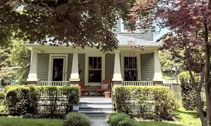 Silver Spring House | Charming Private 1-Bed Apartment with Free Parking & Spa