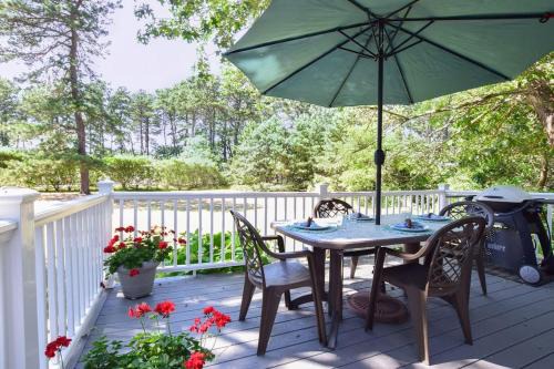 Wellfleet House | Relaxing Retreat with Private Pool in Prime Location