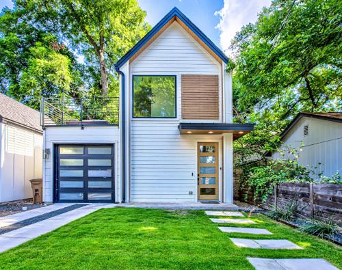 Govalle House | Private Backyard Short & Long Stays in East ATX