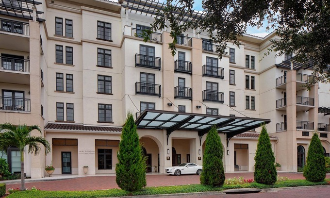 Winter Park Hotel | Relaxing Getaway with Rooftop Pool & Private Balcony
