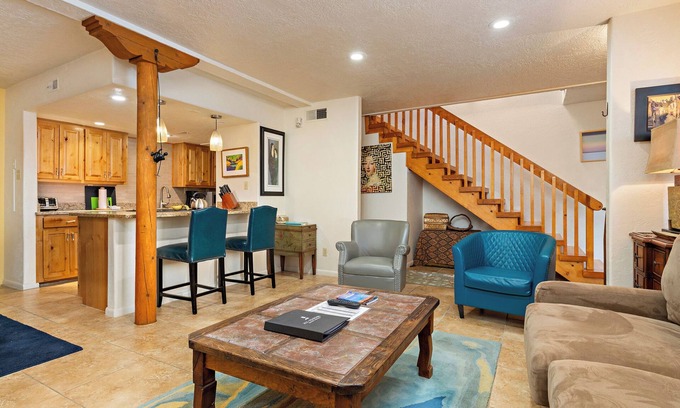 Northeast Santa Fe Hotel | Inviting Retreat with Private Balcony & Kiva Fireplace