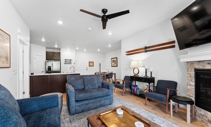 Lakeside Village Condo | Mountain View Condo with Washer & Dryer, Shuttle to Slopes