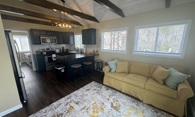 Crossville Apartment | Top-Rated Private Barndominium Guest House with Breakfast