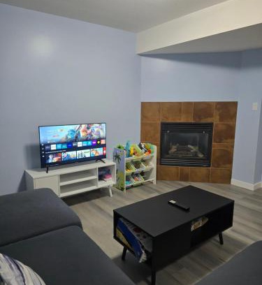 Southwest Gordon Estate House | Cozy Private Basement Suite - Child Friendly & Highly Rated