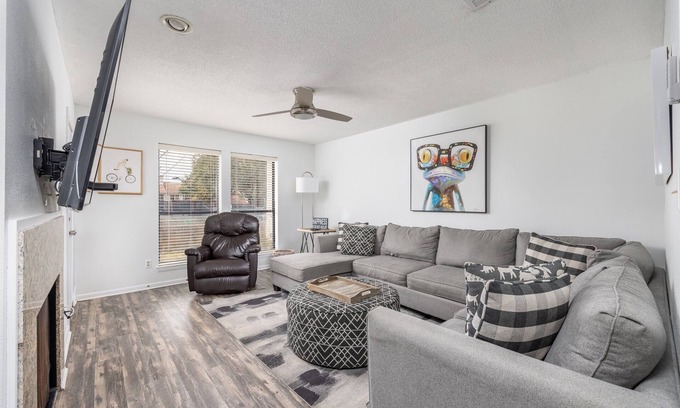 Four Mile Village House | Discover Center Court Tennis Paradise for Family Fun