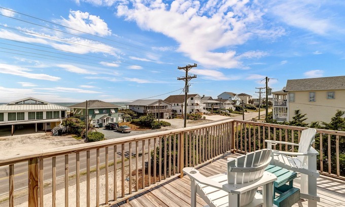 Topsail Beach House | Beachfront Retreat with Ocean View - Sleeps 10, Rated 9.8