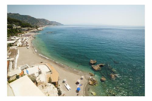 Spisone Apartment | Scenic Taormina Oceanfront Apartment with 10/10 Rating