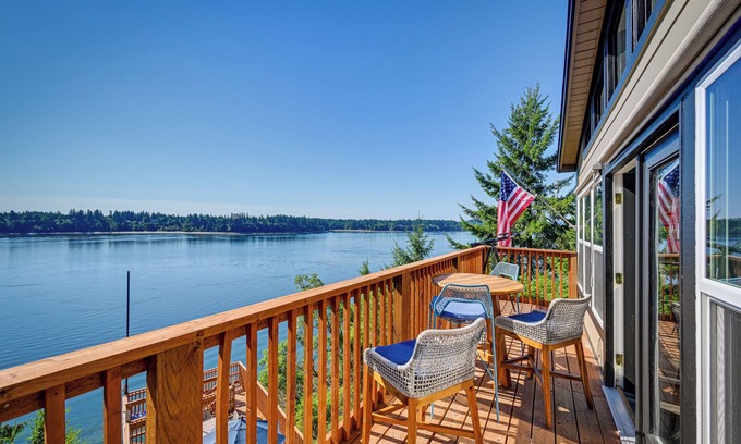 Olympia House | Idyllic Harstine Island Retreat with Private Beach Access