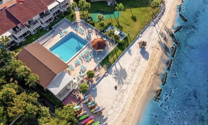 Bayview Condo | Beachfront Condo at Bermuda Bay with Pool and Ocean View