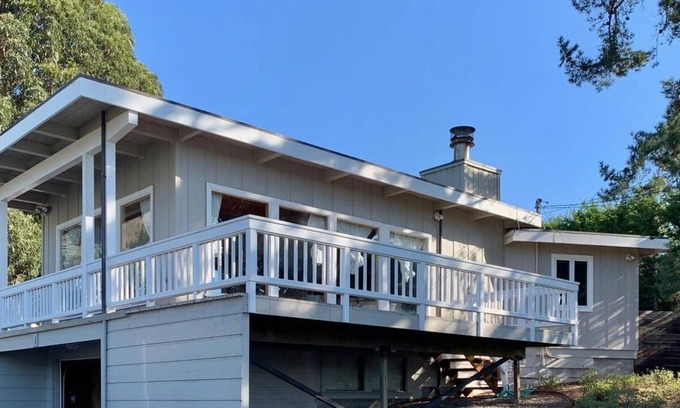 Stinson Beach House | Idyllic Private Beach Getaway with Oceanfront Amenities