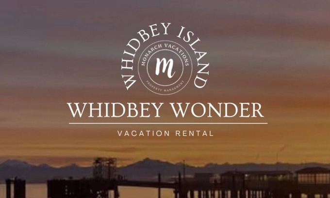 Clinton House | Beachfront Retreat on Whidbey Island with Hot Tub & Pets