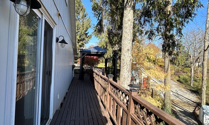 Central Elgin House | Elegant Lake View House with Private Beach in Port Stanley