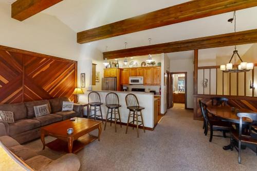 Zephyr Cove Apartment | Private Beach Retreat with Ocean Views and Hot Tub Access