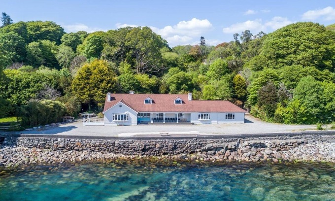Ardnatrush House | Idyllic Beachfront Escape with Ocean Views and Gardens