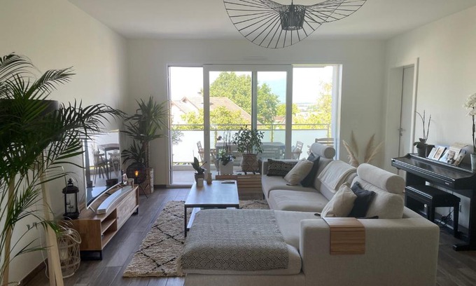 Le Grand-Saconnex House | Cozy Private Bedroom with En-Suite in Shared Apartment