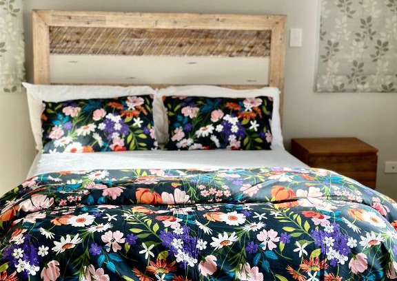 Flat Bush House | Private Bedroom Ensuite with Hot Tub Near Key Amenities